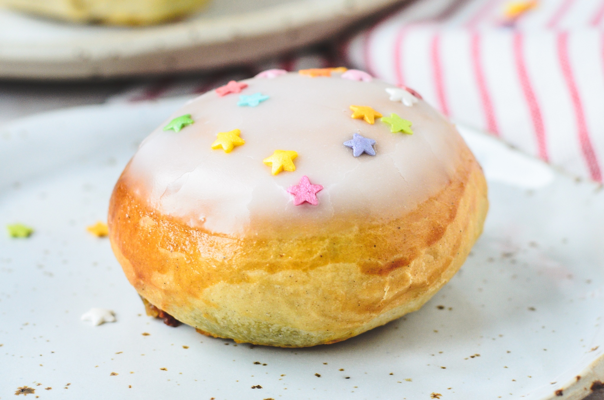 Gammeldags fastelavnsboller med creme og syltetøj