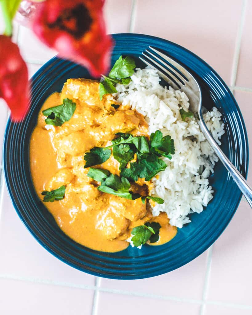 Cremet butter chicken med ris