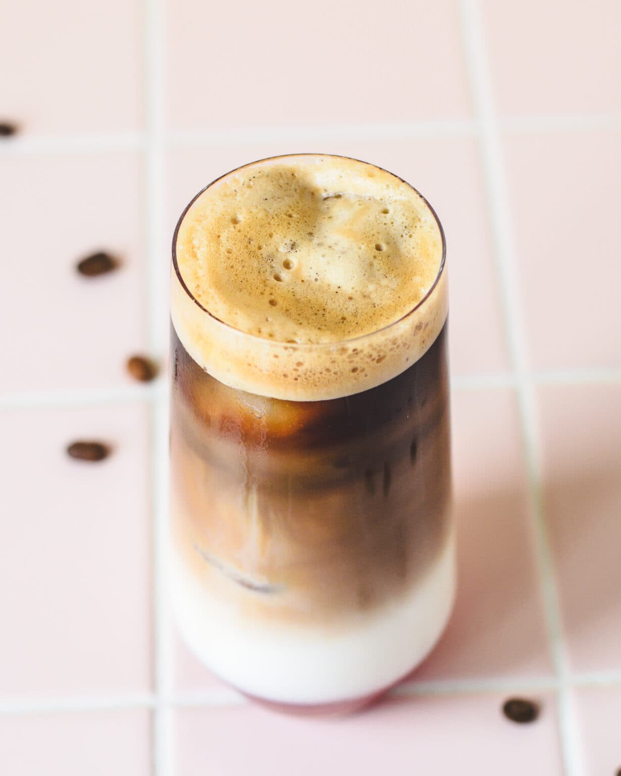 Iskaffe med Fersken Sirup - Fugtig og Læskende Iskaffe