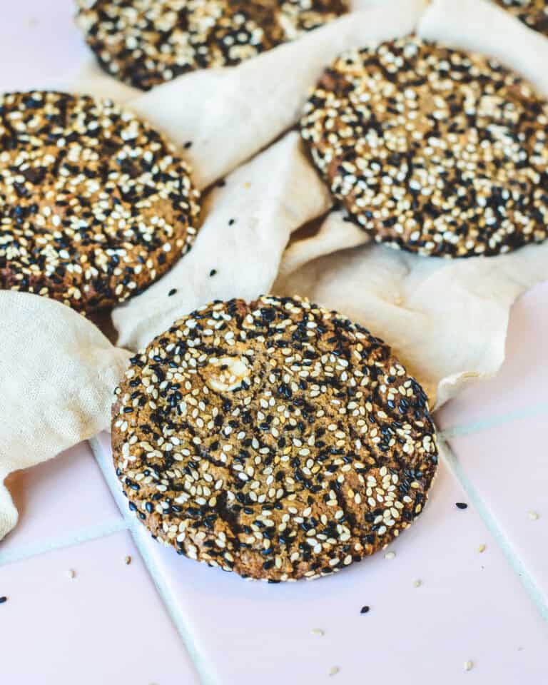 de aller bedste, saftige miso cookies med chokolade og sesam.